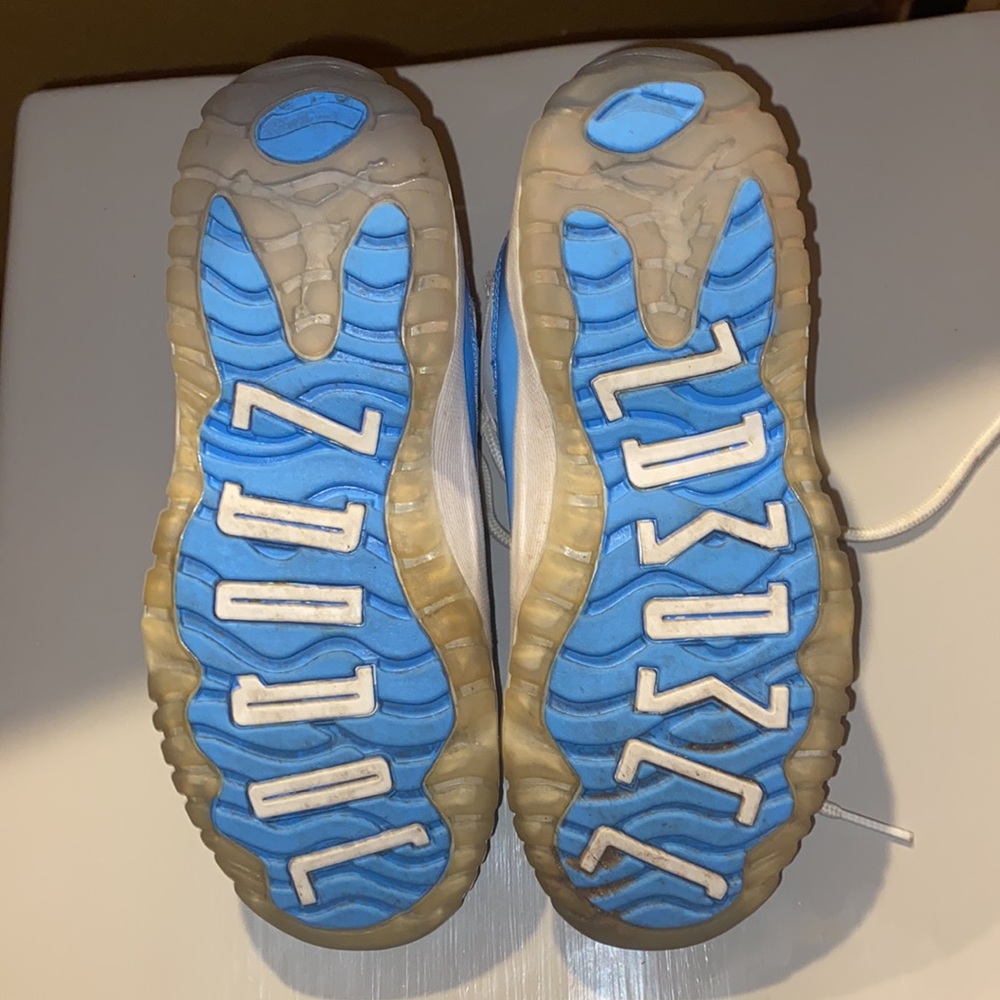 AIR JORDAN 11 Retro Low GS - Picture 3 of 5